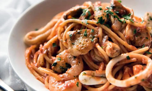 Spaghetti Marinara pasta in a wide bowl